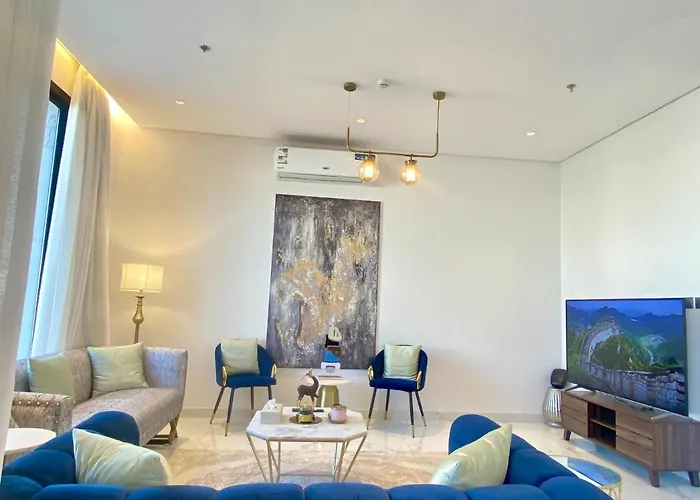 Spacious New 2 Bedroom Apt-In Amazing Location B6