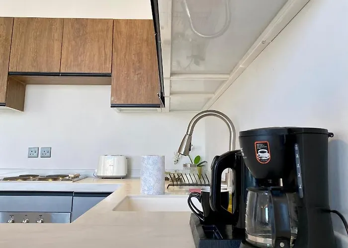 Spacious New 2 Bedroom Apt-In Amazing Location B6