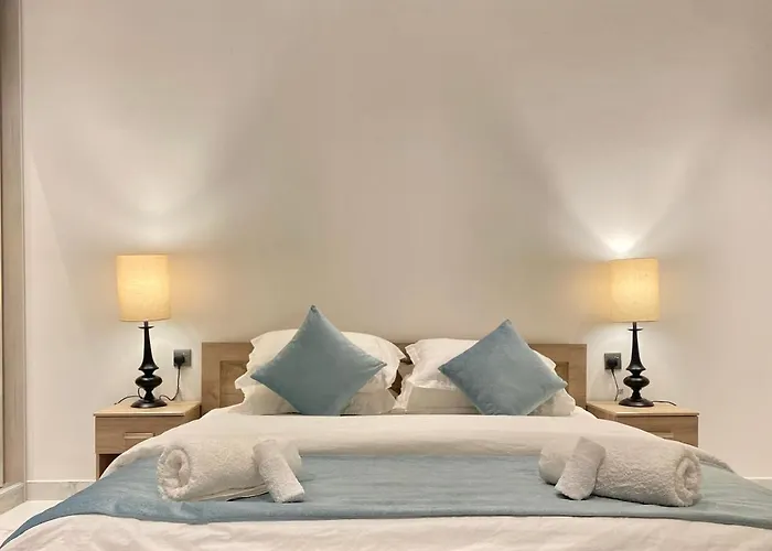 Spacious New 2 Bedroom Apt-In Amazing Location B6