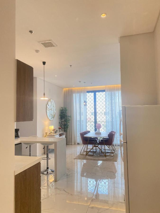 Spacious New 2 Bedroom Apt-in Amazing Location B6