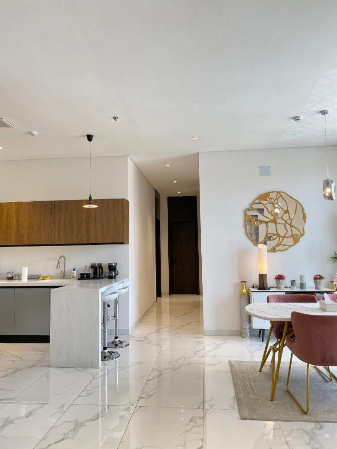 Spacious New 2 Bedroom Apt-in Amazing Location B6
